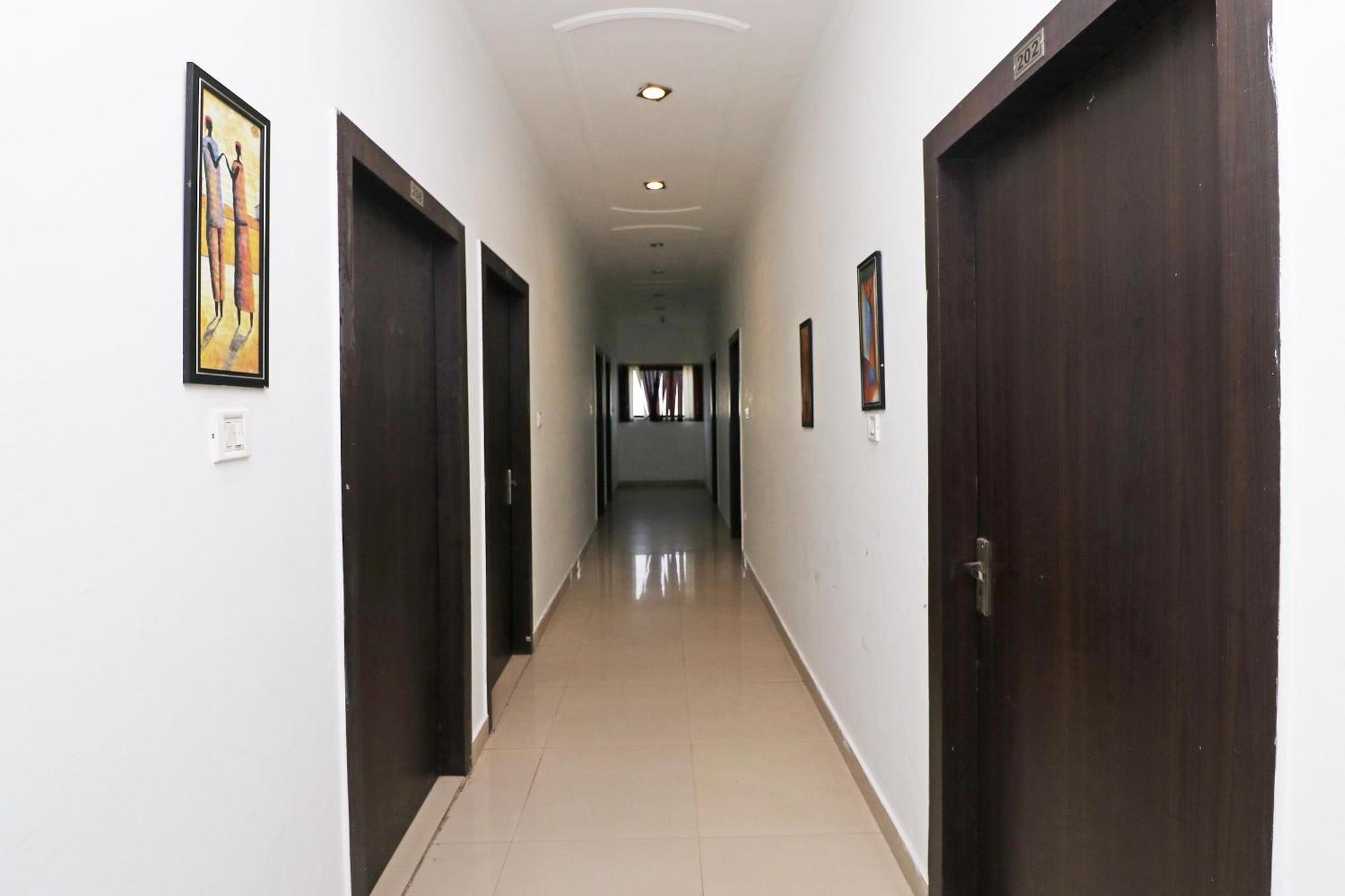 Hotel O Mid Town Ojus Tower Rudrapur Екстер'єр фото