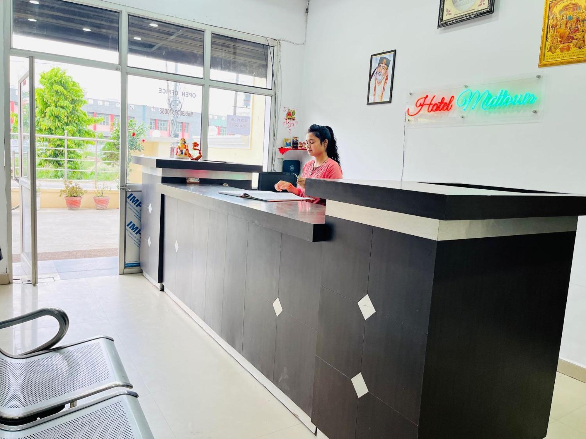 Hotel O Mid Town Ojus Tower Rudrapur Екстер'єр фото